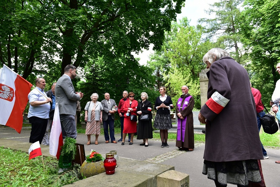 Uroczystość na cmentarzu Rakowickim w Krakowie. Fot. Żaneta Wierzgacz (IPN)