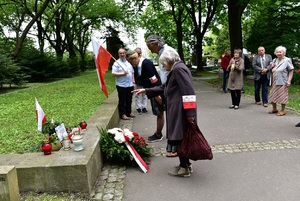 Uroczystość na cmentarzu Rakowickim w Krakowie. Fot. Żaneta Wierzgacz (IPN)