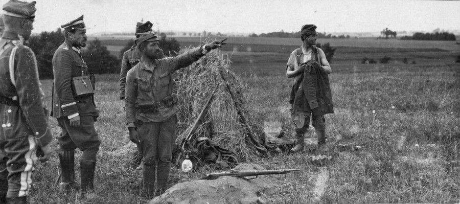 Generał Józef Haller wizytuje stanowiska bojowe (okres wojny polsko-bolszewickiej), zbiory OAIPN w Krakowie