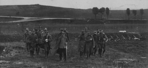 Marszałek Józef Piłsudski wizytuje stanowiska bojowe w okolicach Grodna (wrzesień 1920), zbiory OAIPN w Krakowie