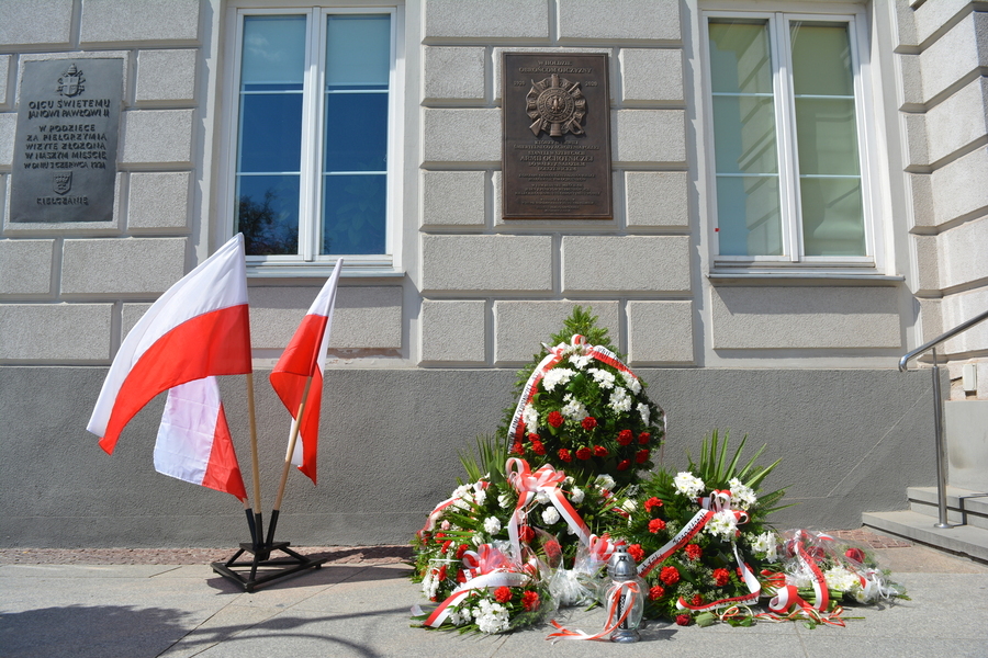 Odsłonięcie tablicy poświęconej Armii Ochotniczej 1920 r. oraz otwarcie plenerowej wystawy IPN w Kielcach - fot. Katarzyna Pronobis