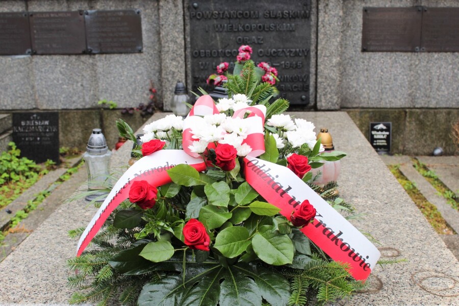Cmentarz Rakowicki, grób bohaterów II powstania śląskiego. Fot. Żaneta Wierzgacz (IPN)