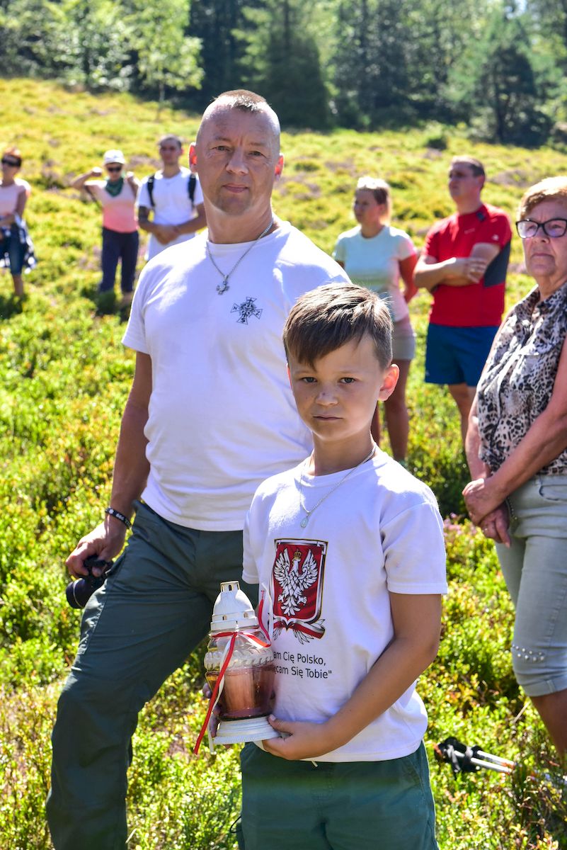 22.08.2020, poświęcenie krzyża partyzanckiego na Jaworzynie Kokuszczańskiej. Fot. Agnieszka Masłowska (IPN)