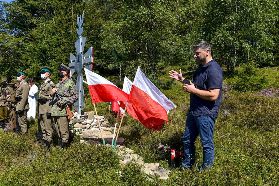 22.08.2020, poświęcenie krzyża partyzanckiego na Jaworzynie Kokuszczańskiej. Fot. Agnieszka Masłowska (IPN)