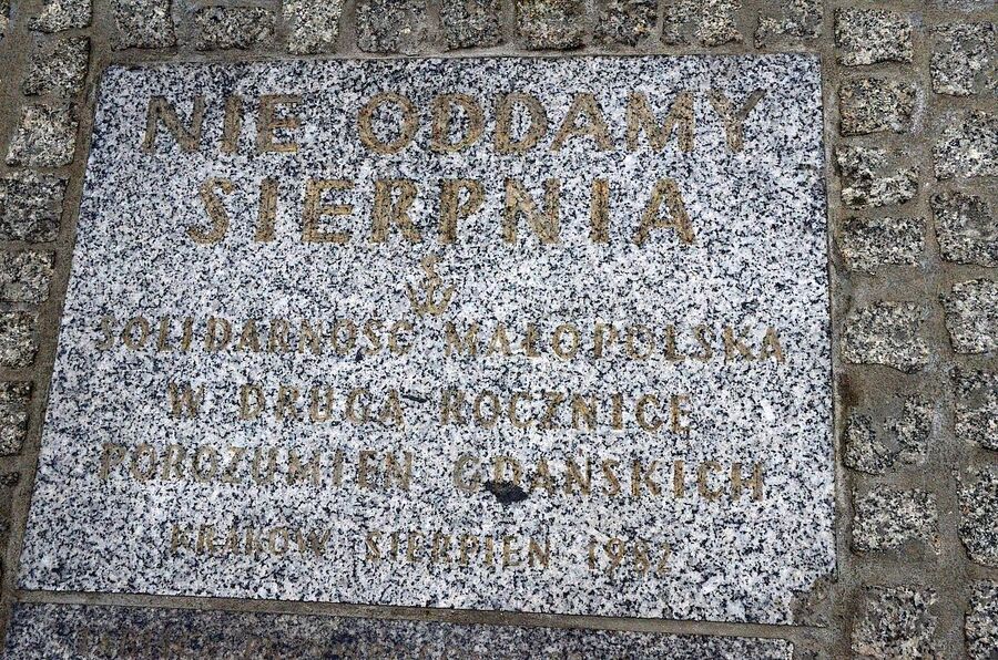 Płyta „Nie oddamy Sierpnia” na Rynku Głównym w Krakowie. Fot. Janusz Ślęzak (IPN)