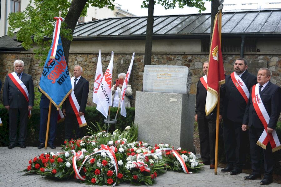 W Kielcach upamiętniono 40. rocznicę narodzin „Solidarności”. Fot. Katzarzyna Pronobis (IPN)