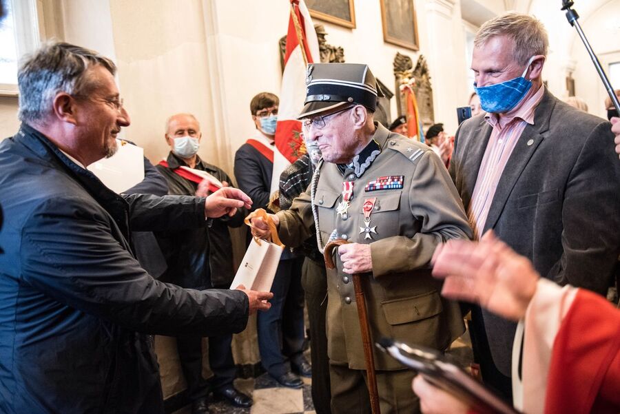 Odsłonięcie tablicy poświęconej działaczom Zrzeszenia „Wolność i Niezawisłość”. Kraków 2 września 2020. Fot. Agnieszka Masłowska IPN