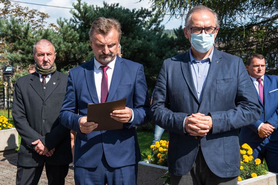 Odsłonięcie tablicy pamięci ofiar zbrodni katyńskiej – Skomielna Biała, 13 września 2020. Fot. Agnieszka Masłowska IPN