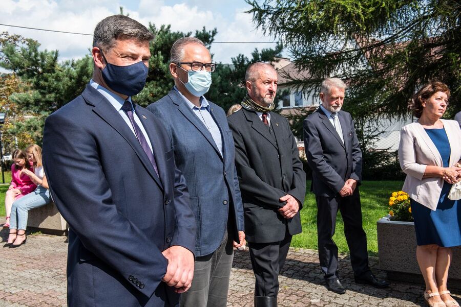 Odsłonięcie tablicy pamięci ofiar zbrodni katyńskiej – Skomielna Biała, 13 września 2020. Fot. Agnieszka Masłowska IPN