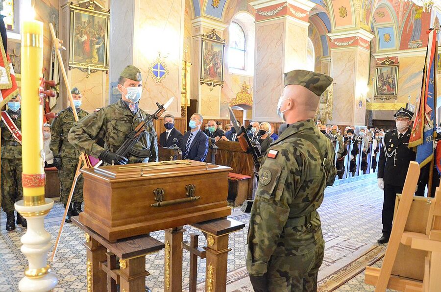 Rzyki, 19.09.2020. Uroczystości pogrzebowe ppor. Mieczysława Kozłowskiego. Fot. Janusz Ślęzak (IPN)