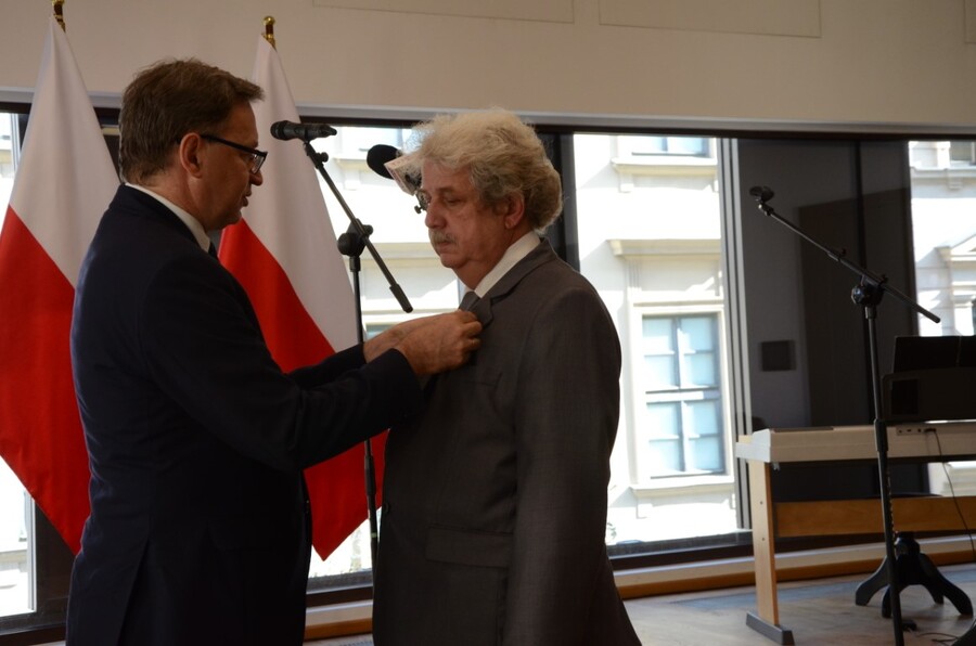 Działaczom opozycji wręczono w Krakowie Krzyże Wolności i Solidarności - fot. Żaneta Wierzgacz