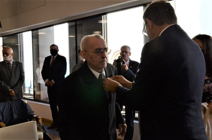 Działaczom opozycji wręczono w Krakowie Krzyże Wolności i Solidarności - fot. Żaneta Wierzgacz