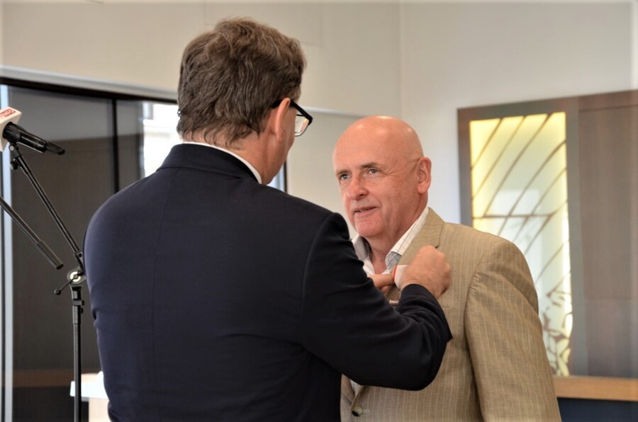 Działaczom opozycji wręczono w Krakowie Krzyże Wolności i Solidarności - fot. Żaneta Wierzgacz