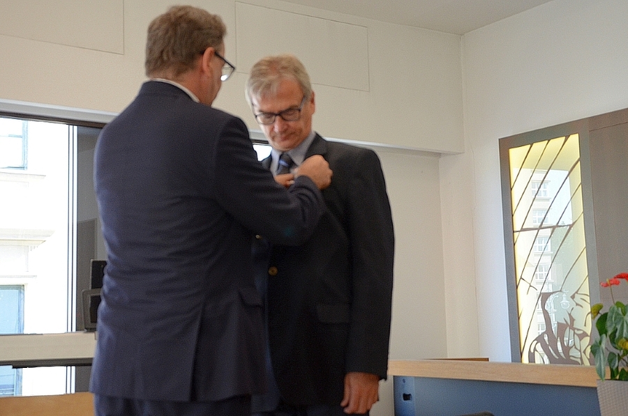 Działaczom opozycji wręczono w Krakowie Krzyże Wolności i Solidarności - fot. Żaneta Wierzgacz