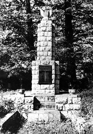 Pomnik ofiar pacyfikacji Radwanowic na cmentarzu w Rudawie. Fot. IPN