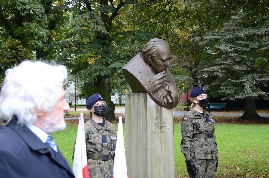 Popiersie ks. rtm. Zdzisława Peszkowskiego w parku Jordana w Krakowie. Fot. Janusz Ślęzak (IPN)