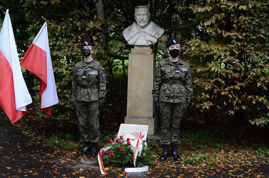 Popiersie hetmana Stanisława Żółkiewskiego w parku Jordana w Krakowie. Fot. Janusz Ślęzak (IPN)