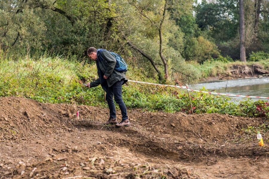 Prace poszukiwawcze nad Sołą w Oświęcimiu, październik 2020. Fot. Agnieszka Masłowska (IPN)
