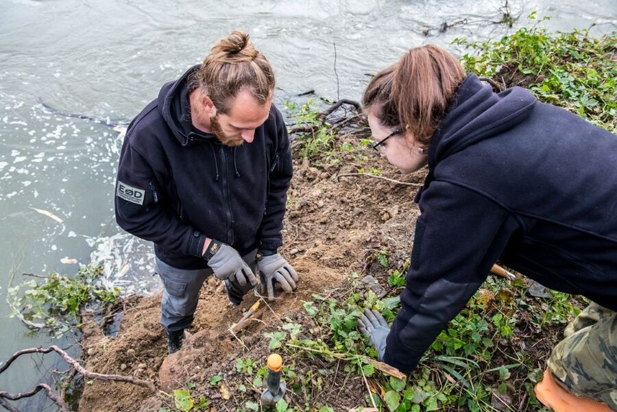 Prace poszukiwawcze nad Sołą w Oświęcimiu, październik 2020. Fot. Agnieszka Masłowska (IPN)