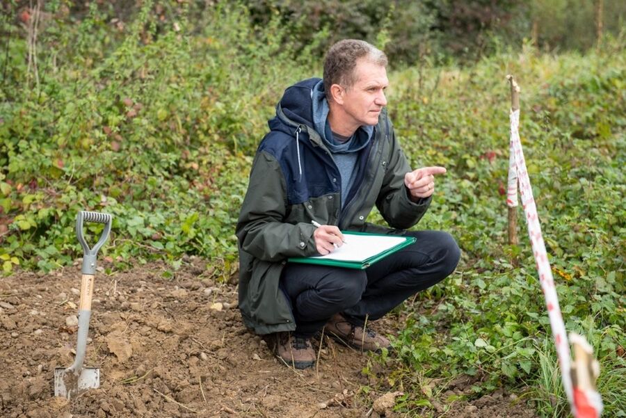 Prace poszukiwawcze nad Sołą w Oświęcimiu, październik 2020. Fot. Agnieszka Masłowska (IPN)