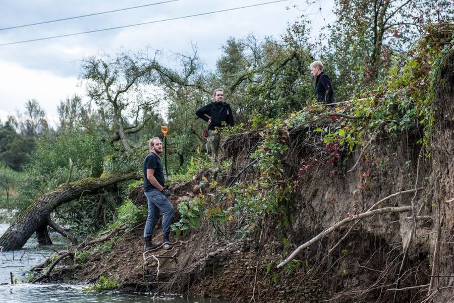 Prace poszukiwawcze nad Sołą w Oświęcimiu, październik 2020. Fot. Agnieszka Masłowska (IPN)