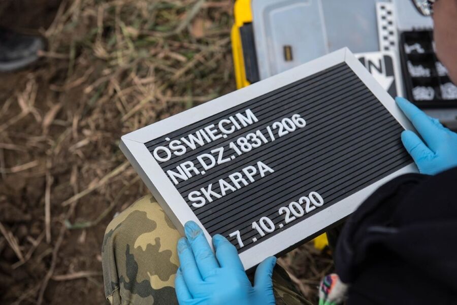 Prace poszukiwawcze nad Sołą w Oświęcimiu, październik 2020. Fot. Agnieszka Masłowska (IPN)