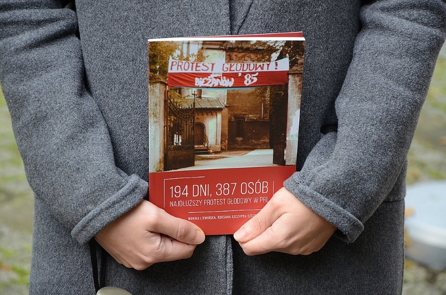 Kraków, 19.10.2020. Wystawa na Plantach o najdłuższym proteście głodowy w PRL. Fot. Janusz Ślęzak (IPN)