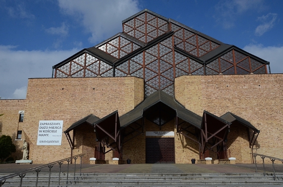 19.10.2020 dyrektor Oddziału IPN w Krakowie dr hab. Filip Musiał złożył kwiaty pod pomnikiem bł. ks. Jerzego Popiełuszki w Nowej Hucie. Fot. Janusz Ślęzak (IPN)