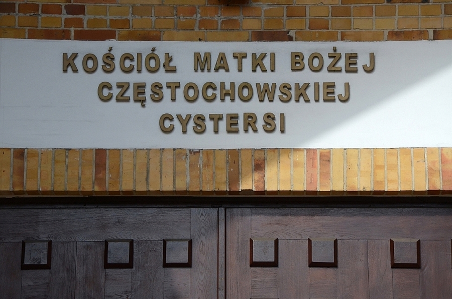 19.10.2020 dyrektor Oddziału IPN w Krakowie dr hab. Filip Musiał złożył kwiaty pod pomnikiem bł. ks. Jerzego Popiełuszki w Nowej Hucie. Fot. Janusz Ślęzak (IPN)