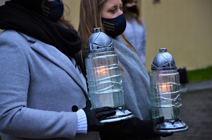 Uroczystości w 81. rocznicę aresztowania przez władze okupacyjne 25 jezuitów z kolegium krakowskiego przy ul. Kopernika 26 fot. Żaneta Wierzgacz