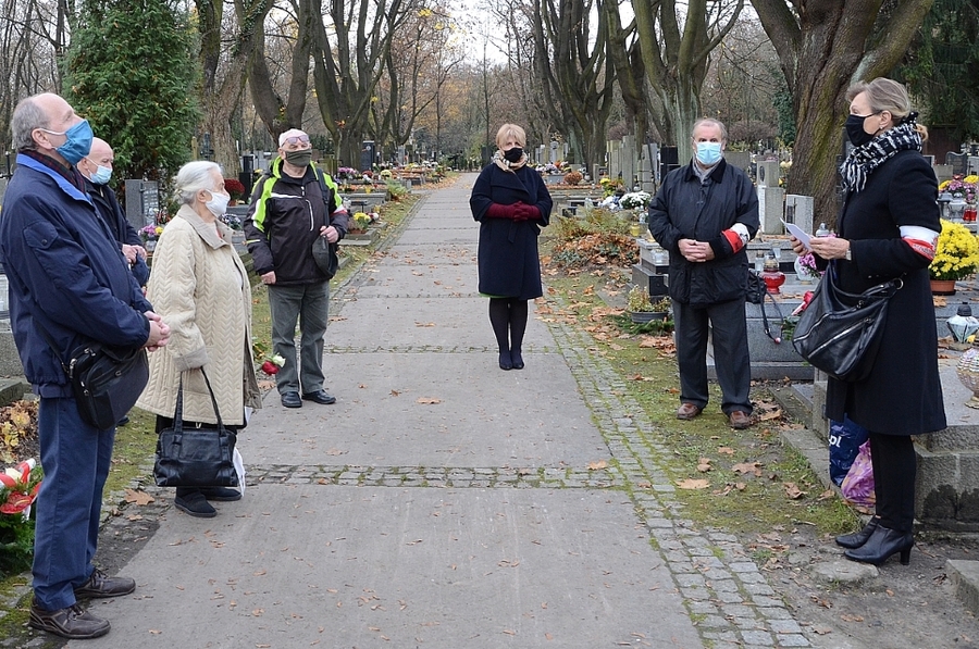 13.11.2020, cmentarz Rakowicki w Krakowie. Małopolski Dzień Pamięci Żołnierzy Niezłomnych – Wyklętych. Fot. Janusz Ślęzak (IPN)