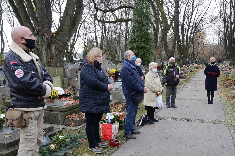 13.11.2020, cmentarz Rakowicki w Krakowie. Małopolski Dzień Pamięci Żołnierzy Niezłomnych – Wyklętych. Fot. Janusz Ślęzak (IPN)