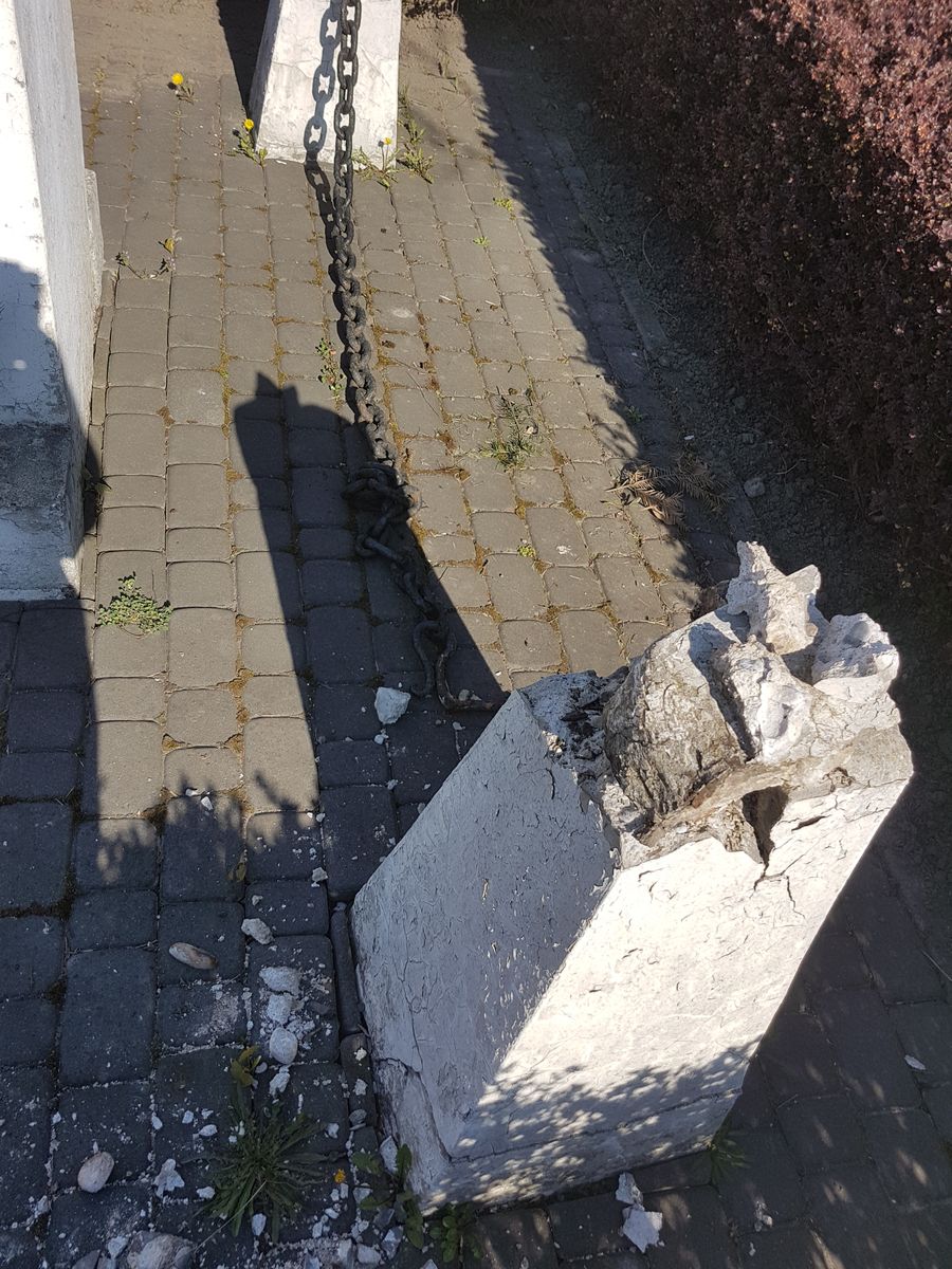 Pomnik w Wieliczce przed odnowieniem. Fot. IPN