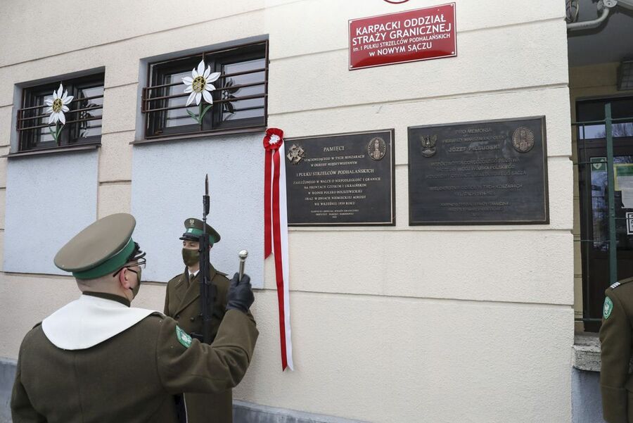 Odsłonięcie tablicy 1PSP w Nowym Sączu. Fot. Krystian Koziołek (KaOSG)