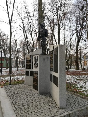 W Staszowie odsłonięto tablicę upamiętniającej stulecie zwycięstwa w wojnie polsko-bolszewickiej fot. Jakub Ryba