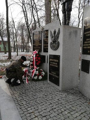 W Staszowie odsłonięto tablicę upamiętniającej stulecie zwycięstwa w wojnie polsko-bolszewickiej fot. Jakub Ryba