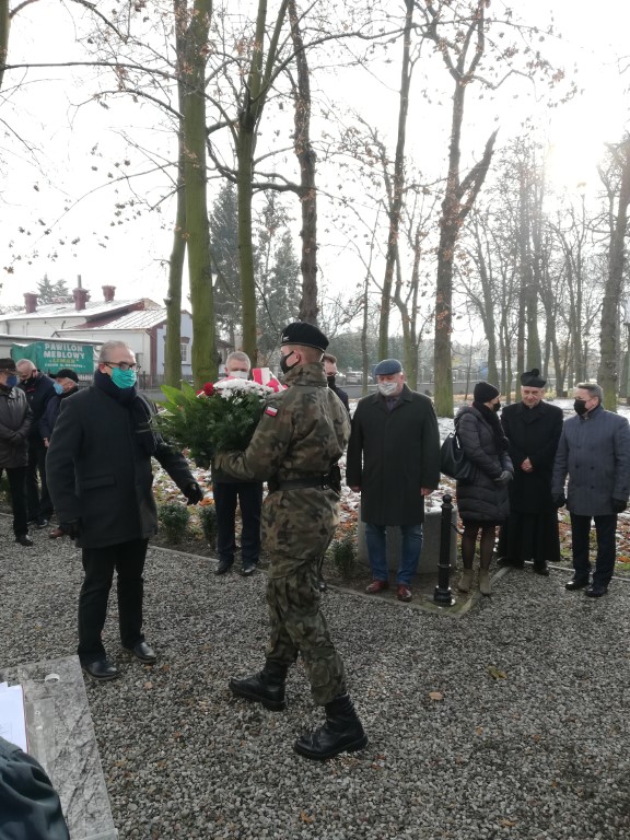 W Staszowie odsłonięto tablicę upamiętniającej stulecie zwycięstwa w wojnie polsko-bolszewickiej fot. Jakub Ryba