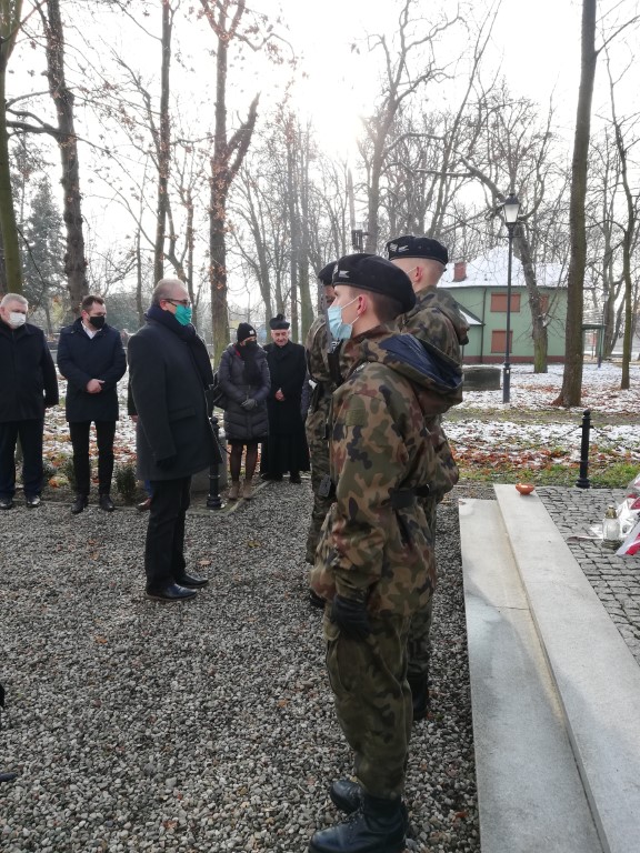 W Staszowie odsłonięto tablicę upamiętniającej stulecie zwycięstwa w wojnie polsko-bolszewickiej fot. Jakub Ryba