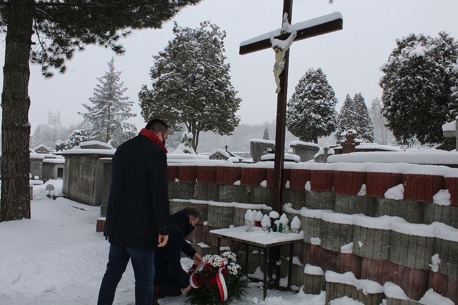 14.01.2021 w Wadowicach uczczono 74. rocznicę śmierci por. Mieczysława Wądolnego „Mściciela”. Fot. Janusz Ślęzak (IPN)