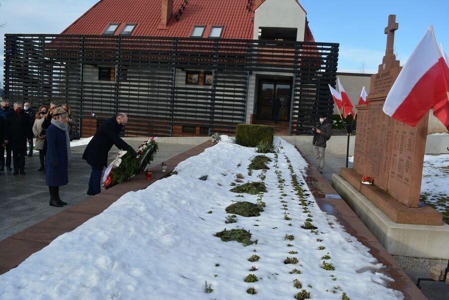 22.01.2021. Wizyta wiceprezesa IPN dr. Mateusza Szpytmy w Mauzoleum Martyrologii Wsi Polskich w Michniowie. Fot. Katarzyna Pronobis (IPN)