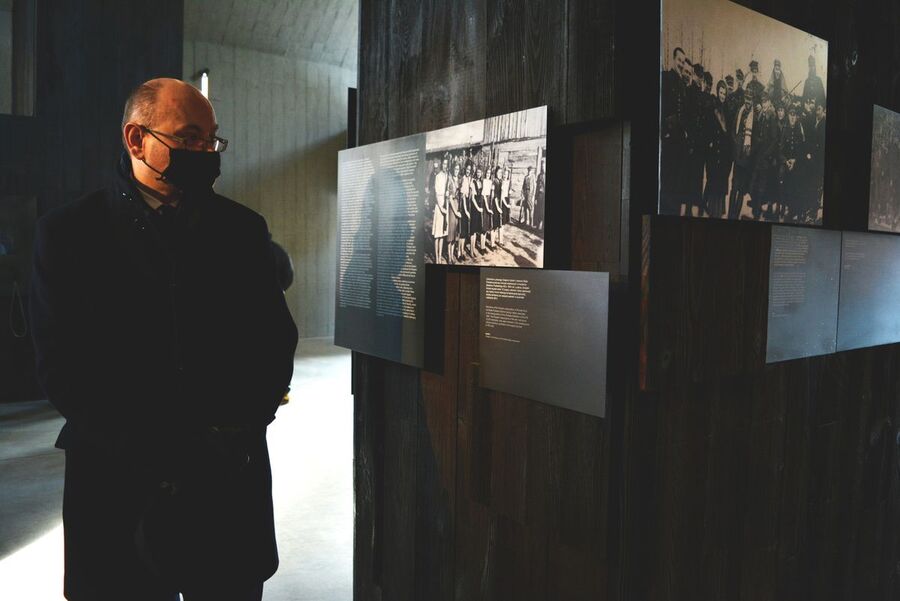 22.01.2021. Wizyta wiceprezesa IPN dr. Mateusza Szpytmy w Mauzoleum Martyrologii Wsi Polskich w Michniowie. Fot. Katarzyna Pronobis (IPN)