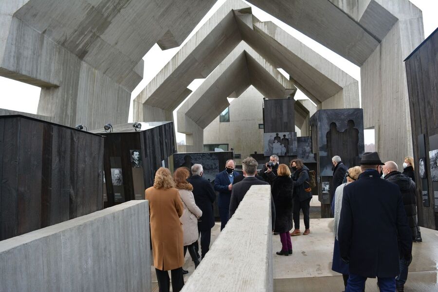 22.01.2021. Wizyta wiceprezesa IPN dr. Mateusza Szpytmy w Mauzoleum Martyrologii Wsi Polskich w Michniowie. Fot. Katarzyna Pronobis (IPN)