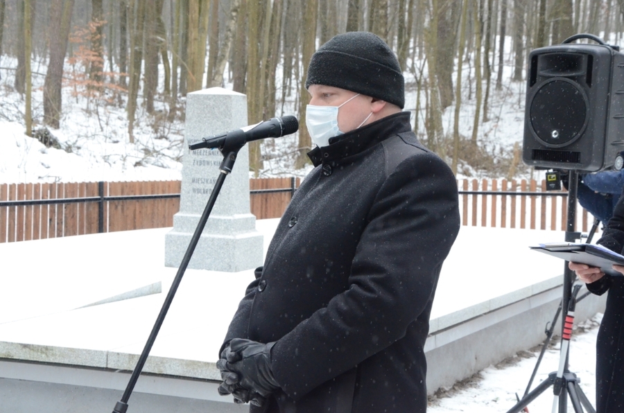 25.01.2021. Uroczystość na odnowionym cmentarzu ofiar Holokaustu w Wolbromiu. Fot. Janusz Ślęzak (IPN)