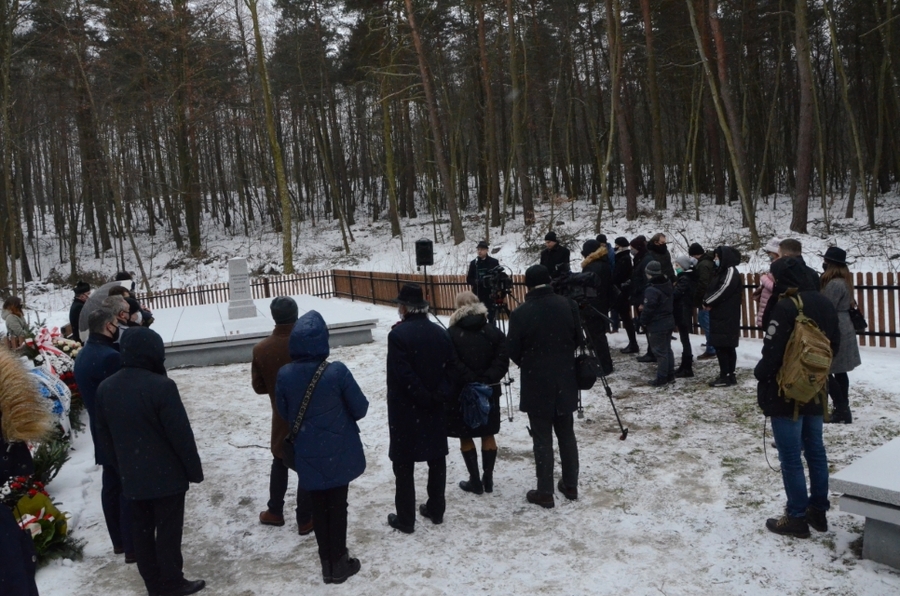25.01.2021. Uroczystość na odnowionym cmentarzu ofiar Holokaustu w Wolbromiu. Fot. Janusz Ślęzak (IPN)