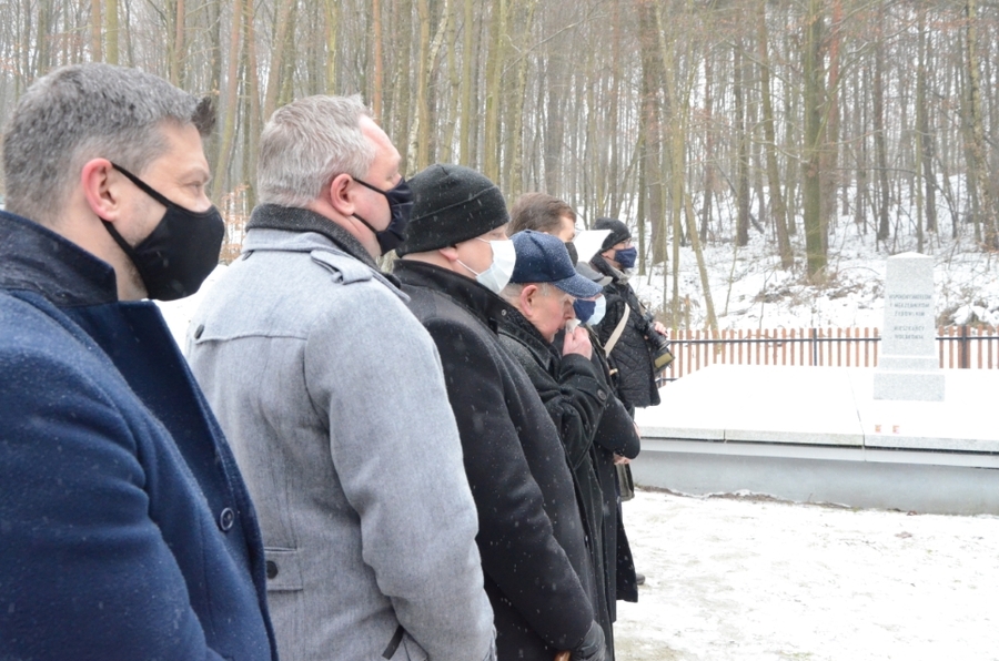 25.01.2021. Uroczystość na odnowionym cmentarzu ofiar Holokaustu w Wolbromiu. Fot. Janusz Ślęzak (IPN)
