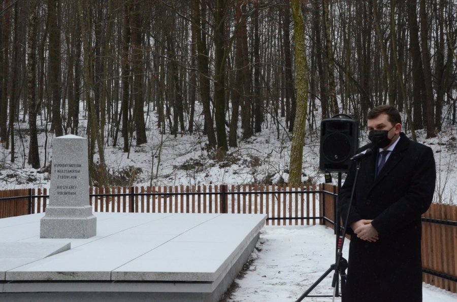 25.01.2021. Uroczystość na odnowionym cmentarzu ofiar Holokaustu w Wolbromiu. Fot. Janusz Ślęzak (IPN)