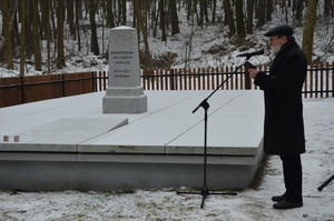 25.01.2021. Uroczystość na odnowionym cmentarzu ofiar Holokaustu w Wolbromiu. Fot. Janusz Ślęzak (IPN)