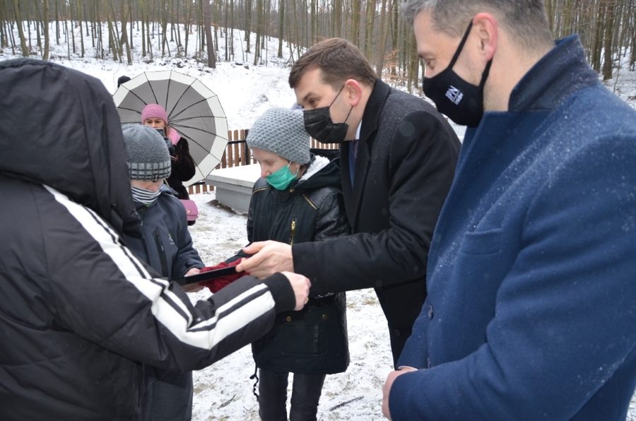 25.01.2021. Uroczystość na odnowionym cmentarzu ofiar Holokaustu w Wolbromiu. Fot. Janusz Ślęzak (IPN)