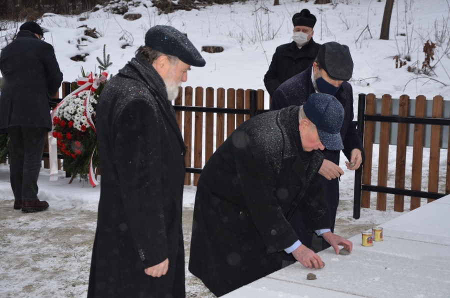 25.01.2021. Uroczystość na odnowionym cmentarzu ofiar Holokaustu w Wolbromiu. Fot. Janusz Ślęzak (IPN)