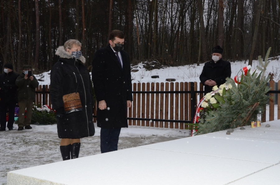 25.01.2021. Uroczystość na odnowionym cmentarzu ofiar Holokaustu w Wolbromiu. Fot. Janusz Ślęzak (IPN)